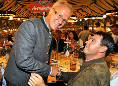 Beim AZ-Wiesn-Stammtisch gelang es mir Markus Sder sprachlos zu machen.