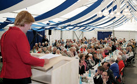 Wolfgang Krebs als Angela Merkel beim Festakt vom Augustinum in Mnchen-Neufriedenheim am 22.06.09