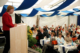 Wolfgang Krebs als Angela Merkel beim Festakt vom Augustinum in Mnchen-Neufriedenheim am 22.06.09